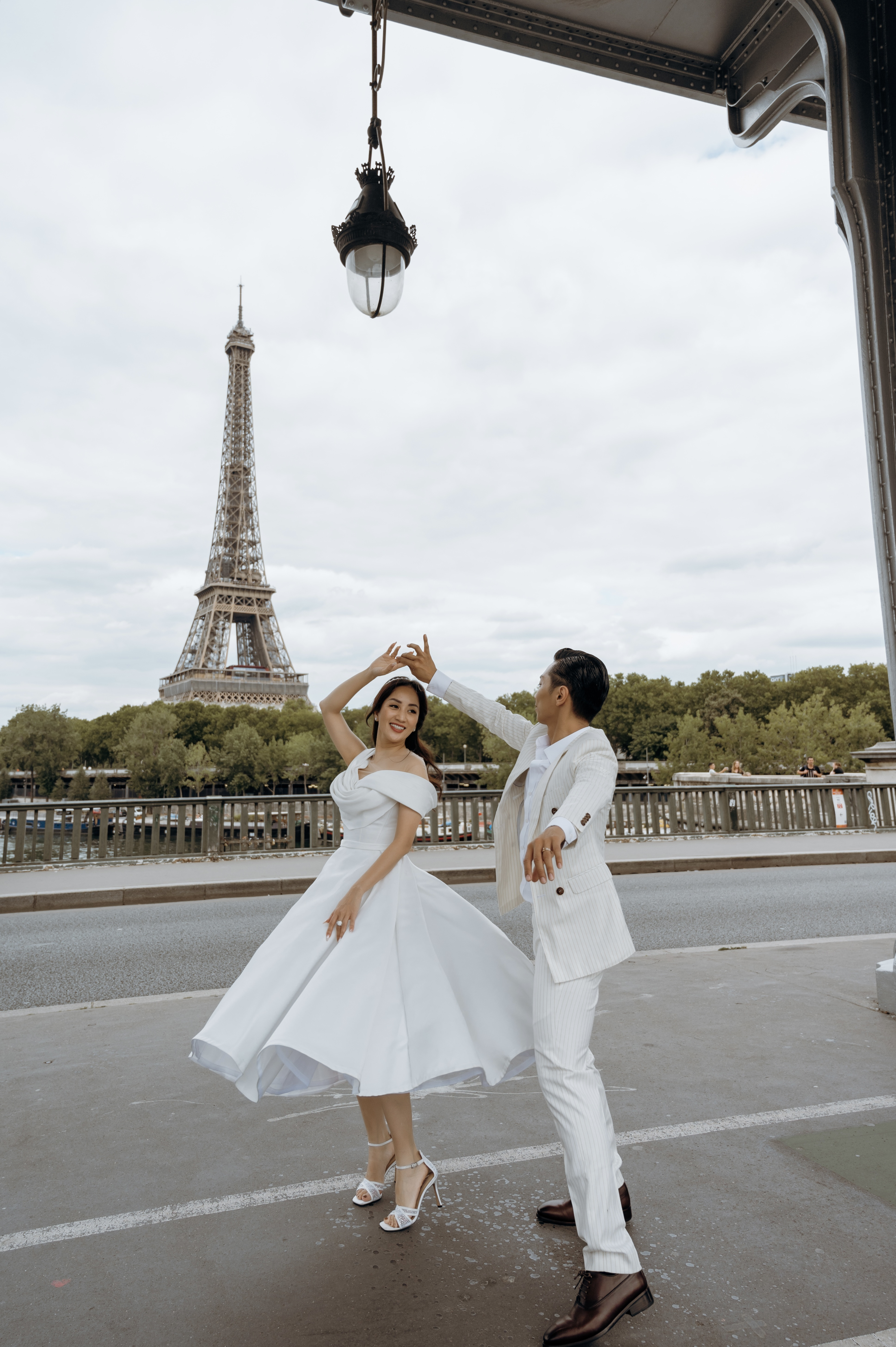 Ảnh cưới đáng yêu chụp ở Pháp của Phan Hiển, Khánh Thi