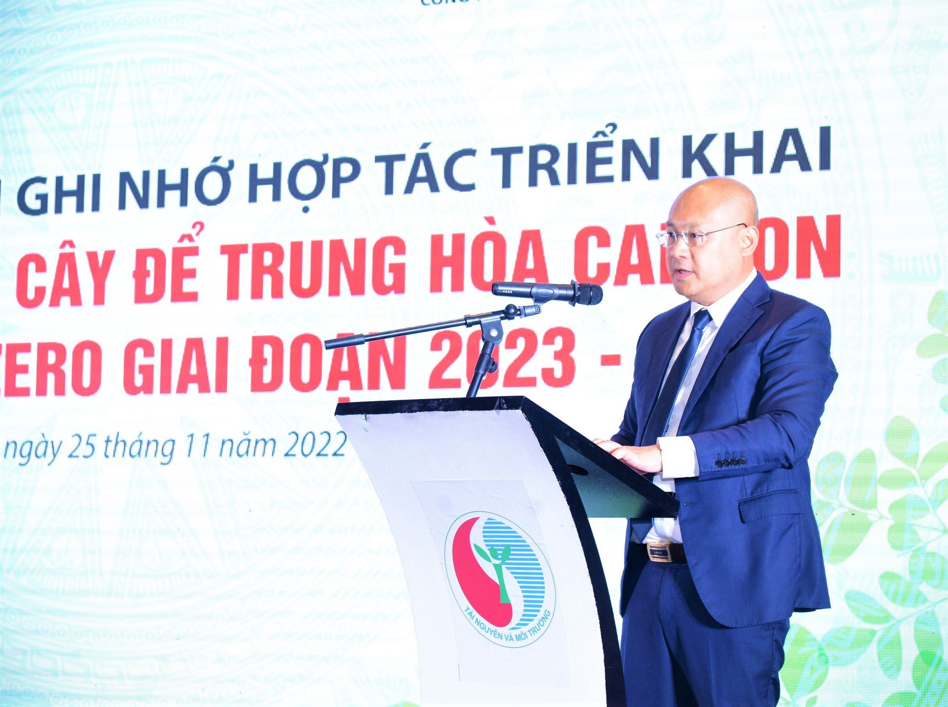 Báo TN&MT - Công ty CP Sữa Việt Nam Vinamilk: Ký kết Biên bản ghi nhớ hợp tác trồng cây để trung hòa Carbon hướng đến Net Zero giai đoạn 2023 – 2027