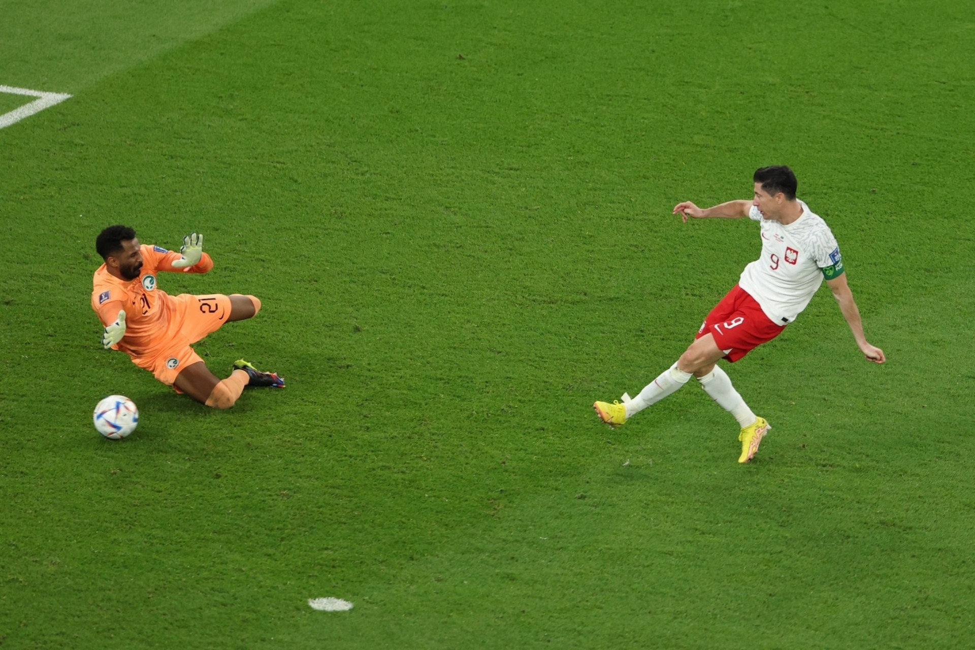 Lewandowski bật khóc ăn mừng bàn thắng đầu tiên ở World Cup