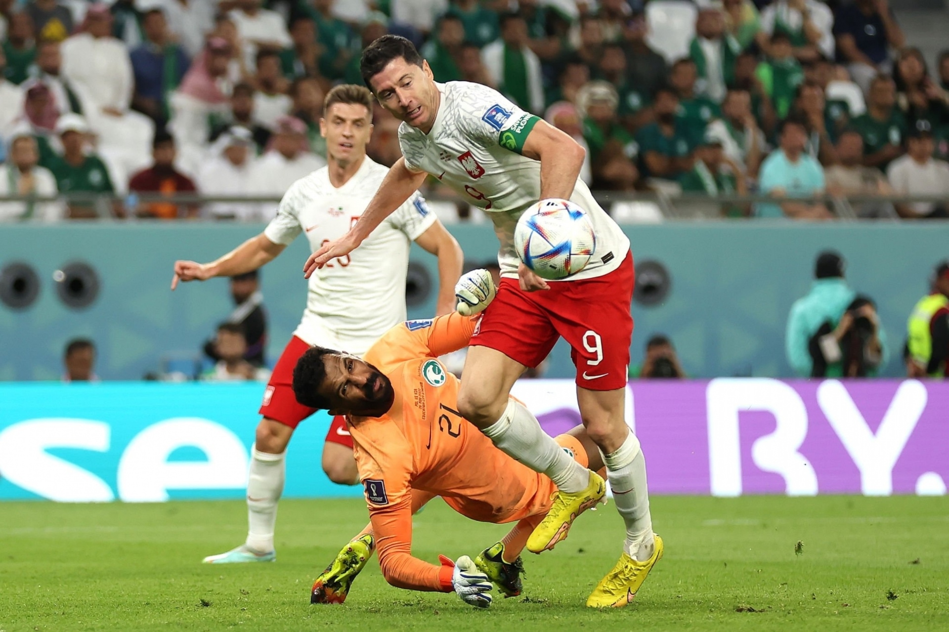 Lewandowski bật khóc ăn mừng bàn thắng đầu tiên ở World Cup
