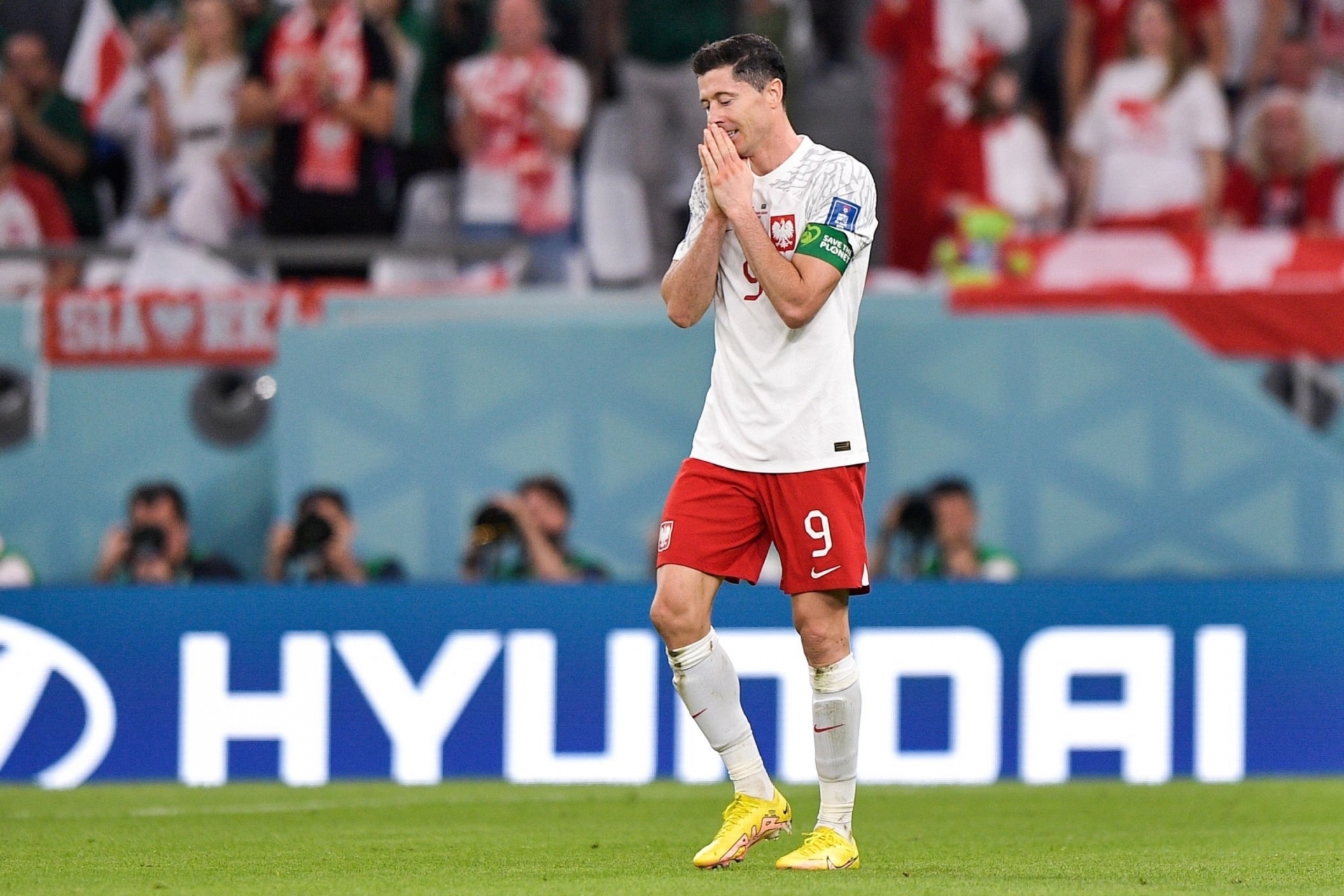 Lewandowski bật khóc ăn mừng bàn thắng đầu tiên ở World Cup