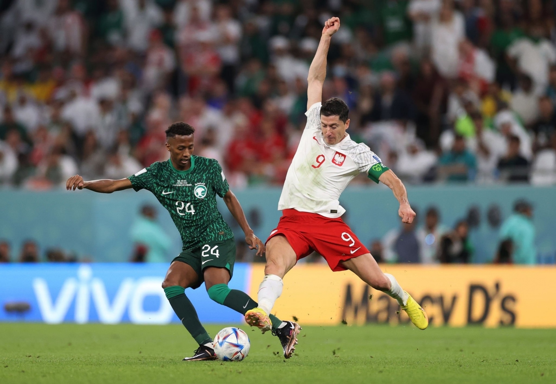 Lewandowski bật khóc ăn mừng bàn thắng đầu tiên ở World Cup