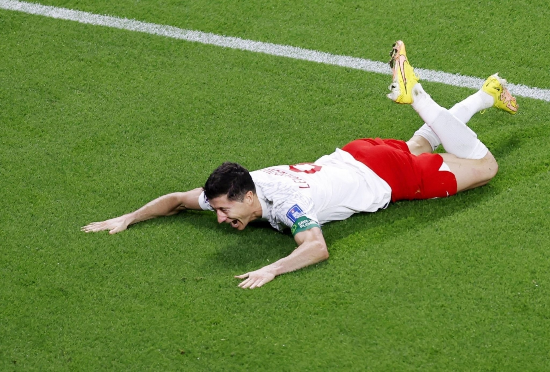 Lewandowski bật khóc ăn mừng bàn thắng đầu tiên ở World Cup