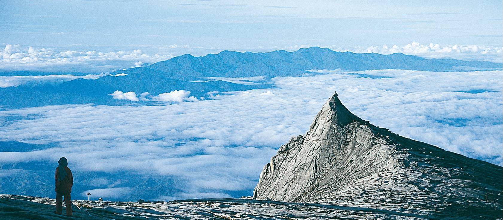 Fansipan của Việt Nam nằm trong danh sách 4 ngọn núi nên chinh phục dịp cuối năm