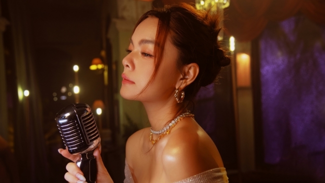 Phạm Quỳnh Anh phát hành EP vật lý kỷ niệm 15 năm ca hát