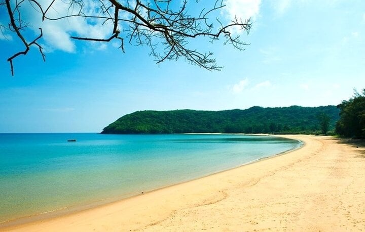 Những bãi biển hoang sơ tuyệt đẹp ít người biết tới ở Việt Nam