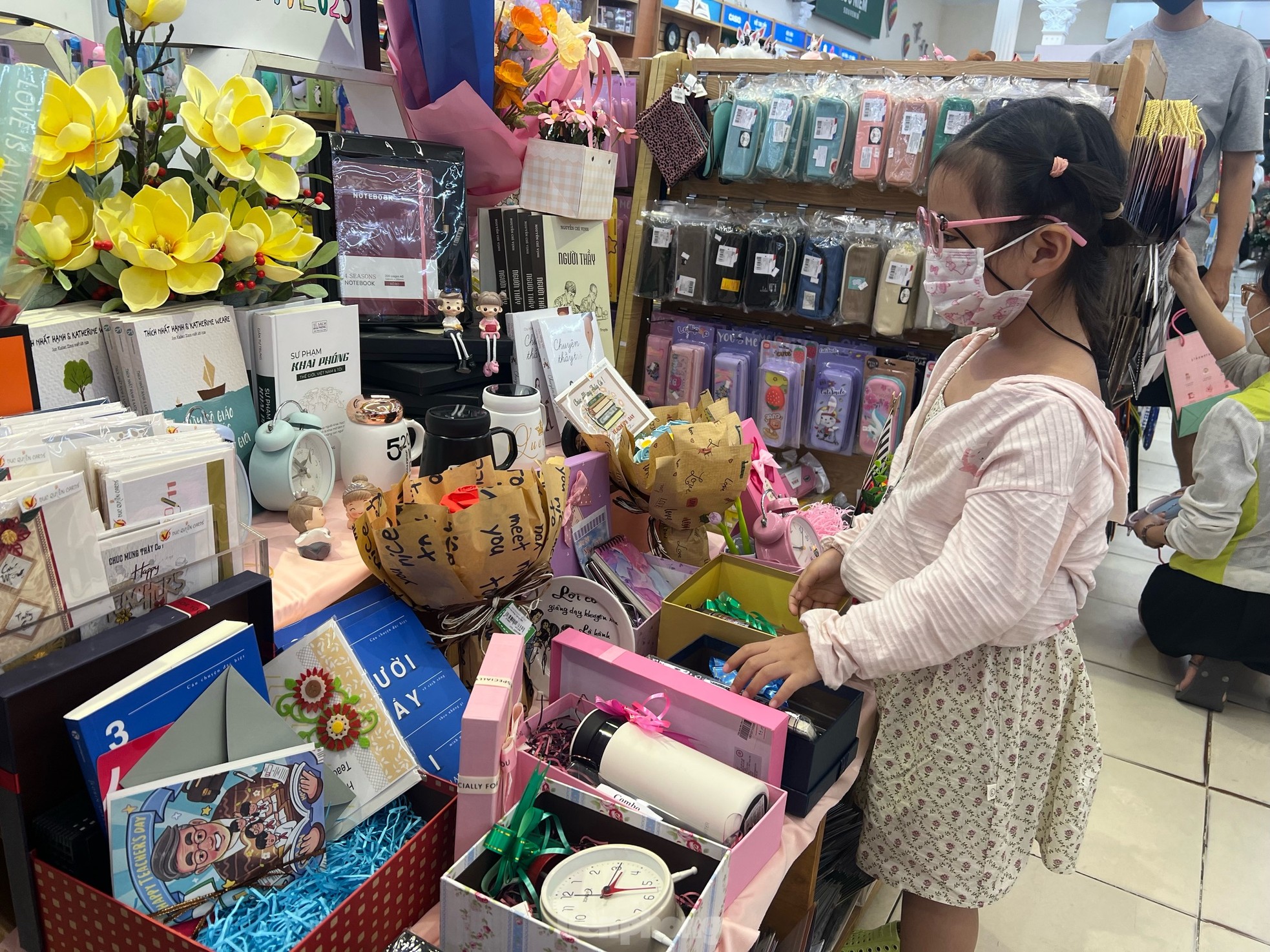 Thị trường 20/11: Nhiều quà tặng vừa tiền, đẹp mắt, ý nghĩa Thị trường 20/11: Nhiều quà tặng vừa tiền, đẹp mắt, ý nghĩa