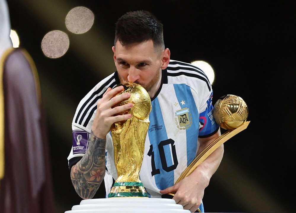 Áo đấu đặc biệt của Messi được bán với giá… 241 tỷ đồng