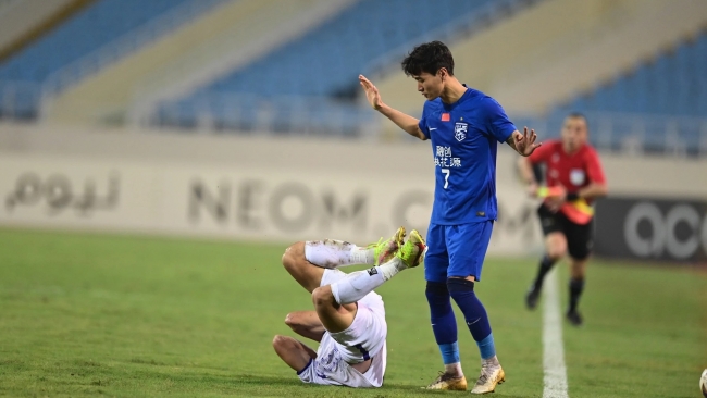 "Ronaldo Trung Quốc" bị AFC phạt nặng vì đá vào mặt Xuân Mạnh trong trận thua Hà Nội FC