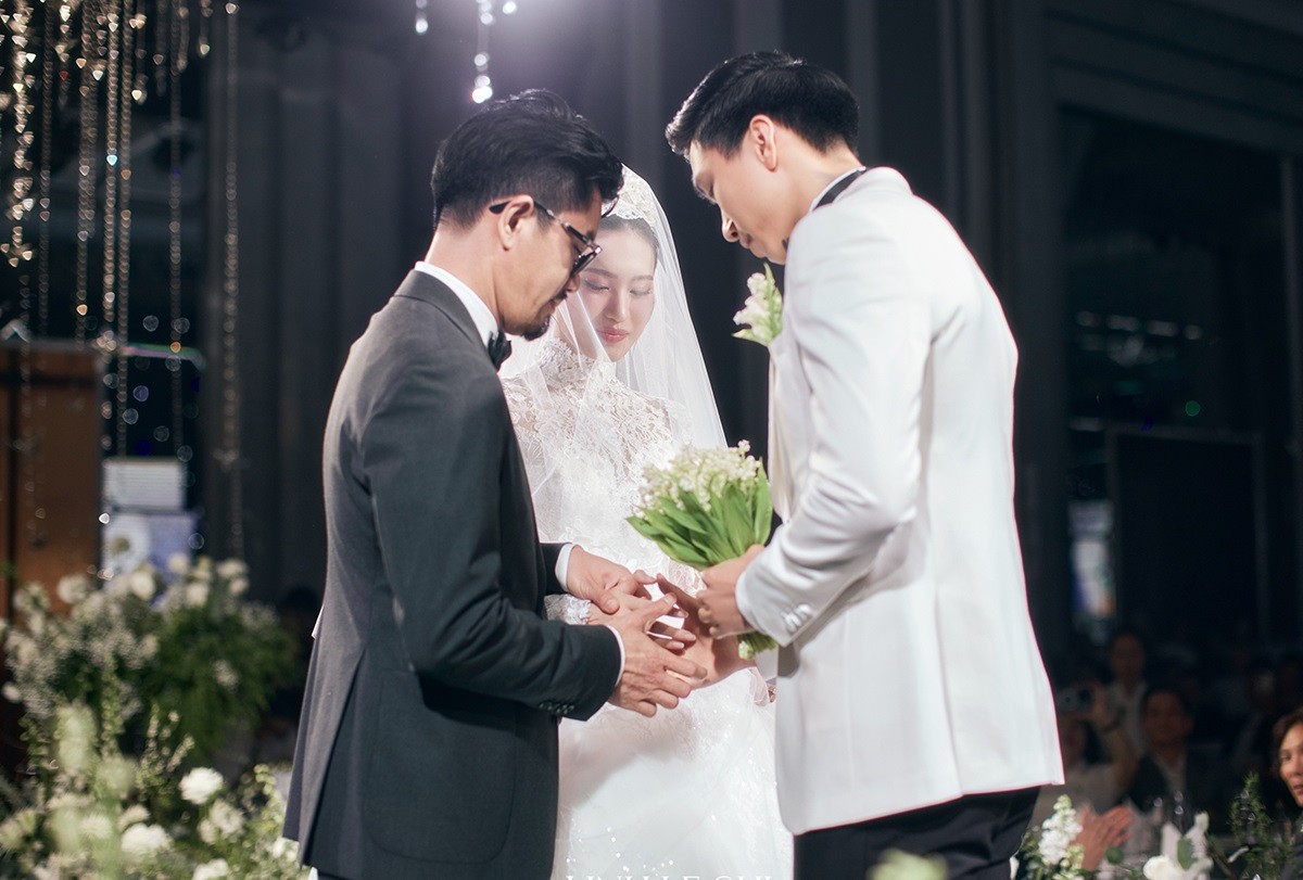 Những khoảnh khắc cô dâu Doãn Hải My xinh đẹp và xúc động trong lễ cưới tại Hà Nội