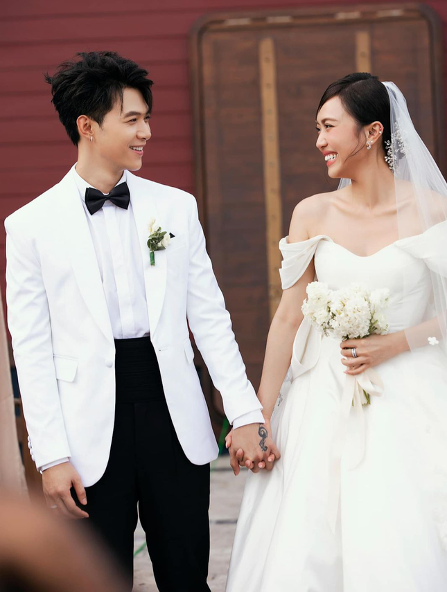 Anh Tú và Diệu Nhi chính thức công bố tin vui sau hơn một năm kết hôn