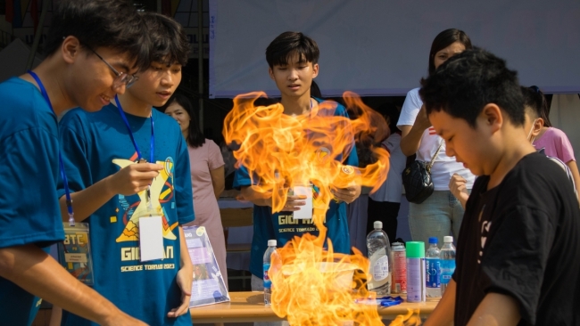 Triển lãm Science Tornado: Truyền lửa đam mê khoa học cho học sinh