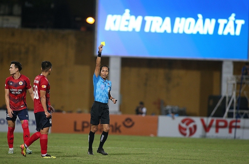 V-League không chỉ có… câu giờ!