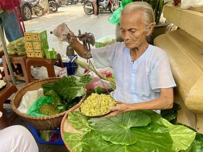 Giữ 'hồn' cho cốm làng Vòng