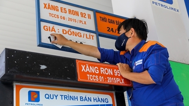 Giá xăng dầu trong nước tiếp tục giảm