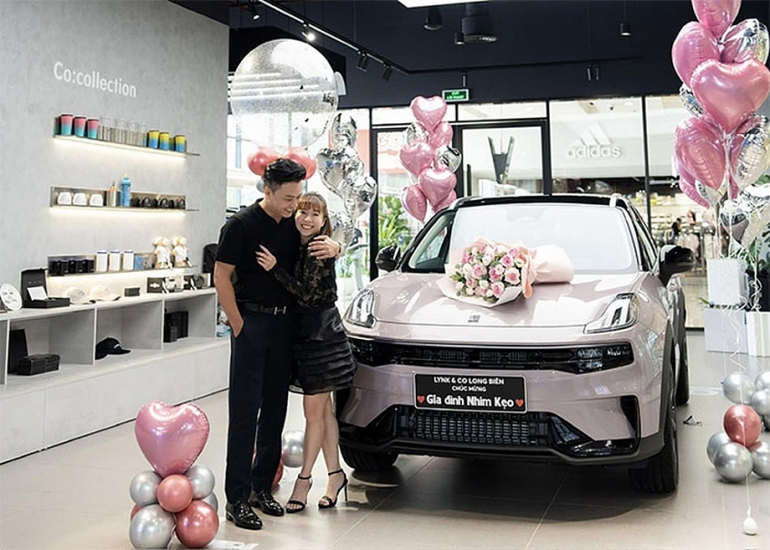 Vợ chồng Hồng Đăng ngày càng khăng khít sau 16 năm cưới