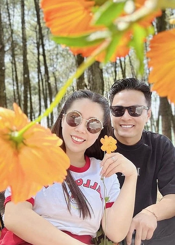 Vợ chồng Hồng Đăng ngày càng khăng khít sau 16 năm cưới