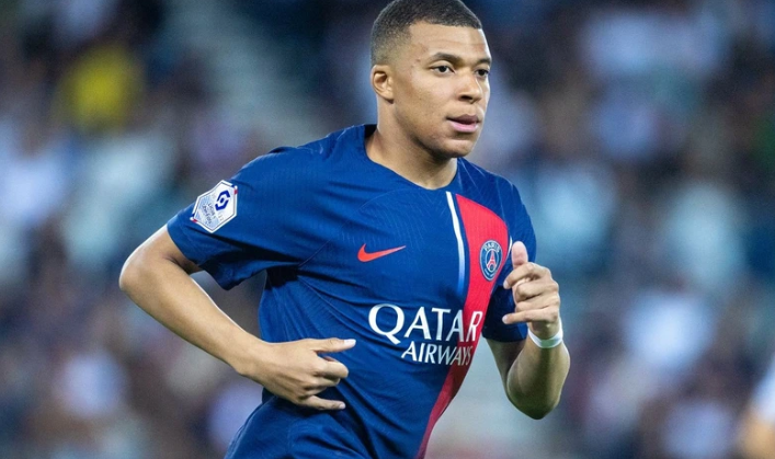 HLV Ancelotti bênh vực Mbappe