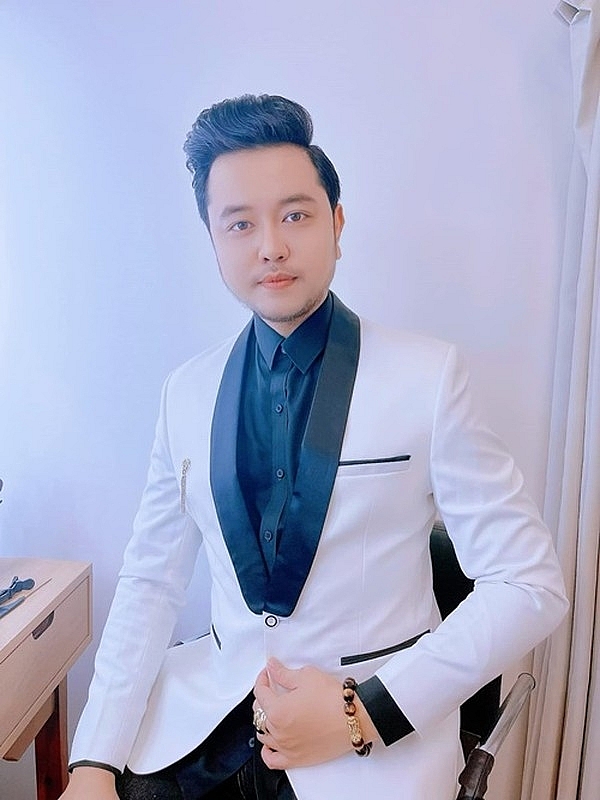 Sao nam Việt từng yêu nữ tỷ phú hơn 32 tuổi giờ ra sao? Sao nam Việt từng yêu nữ tỷ phú hơn 32 tuổi giờ ra sao?