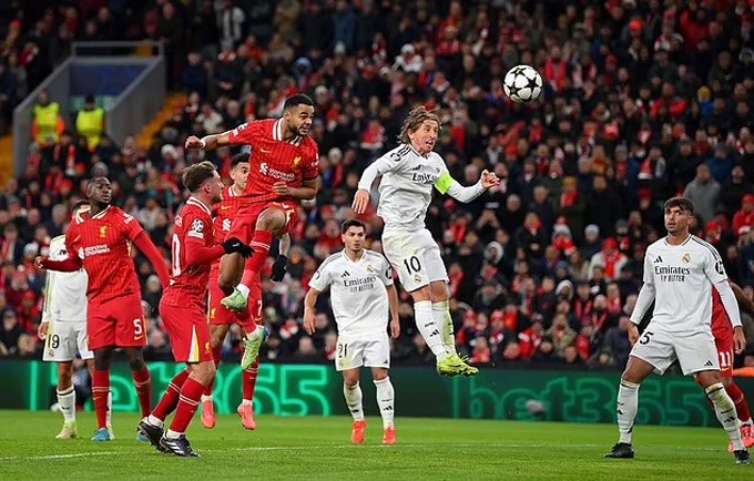 Champions League, Liverpool ngự trị ngôi đầu