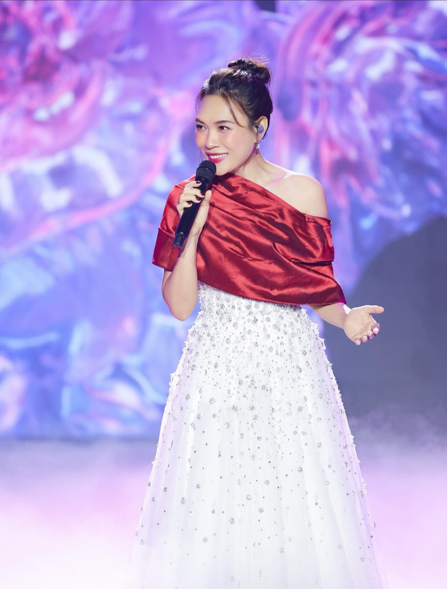 Mỹ Tâm lan tỏa tinh thần "lá lành đùm lá rách" giữa mưa lũ miền Trung