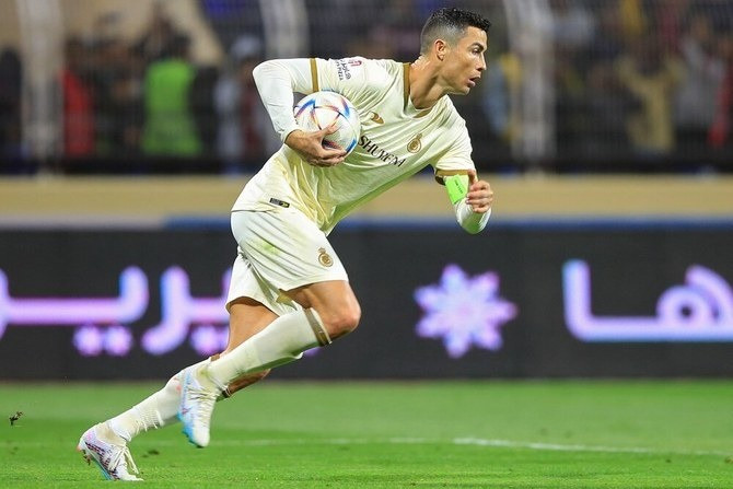 Ronaldo và con trai "rủ nhau" làm ‘điều đặc biệt’