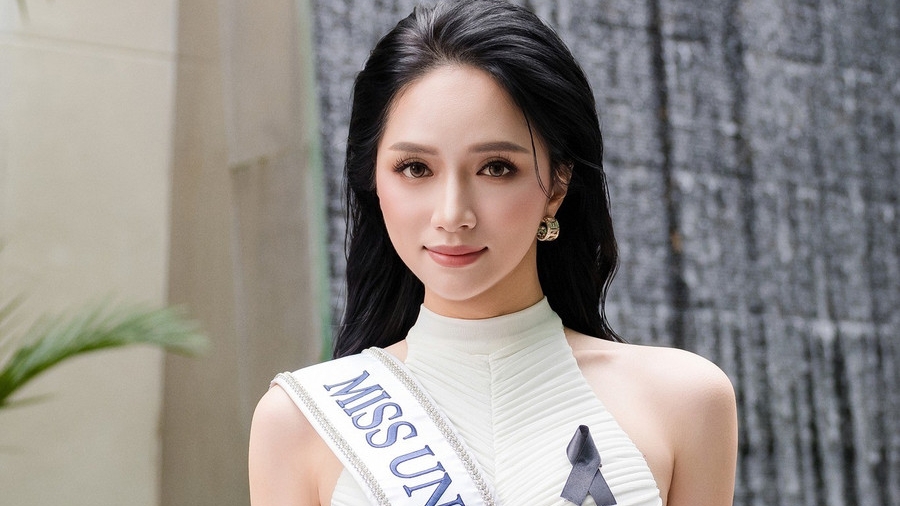 Gu thời trang đẳng cấp giúp Hương Giang nổi bật ở Miss Universe 2025
