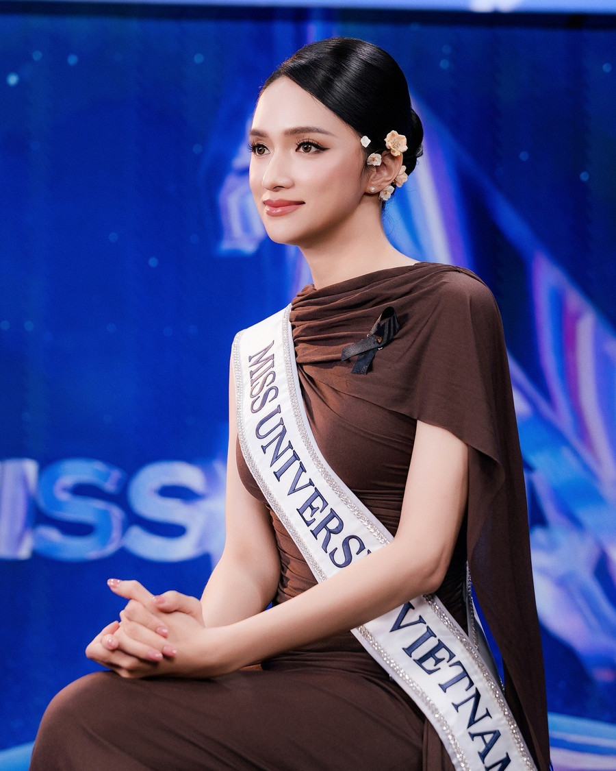 Gu thời trang đẳng cấp giúp Hương Giang nổi bật ở Miss Universe 2025