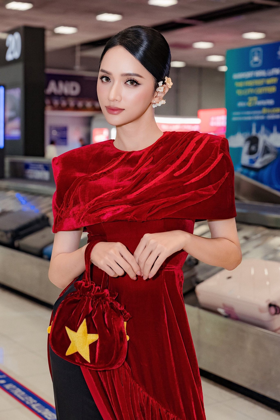 Gu thời trang đẳng cấp giúp Hương Giang nổi bật ở Miss Universe 2025