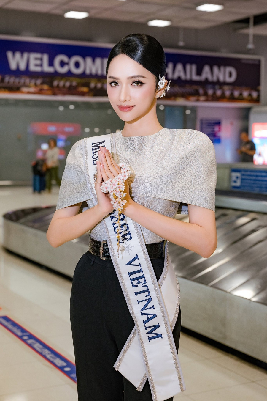 Gu thời trang đẳng cấp giúp Hương Giang nổi bật ở Miss Universe 2025