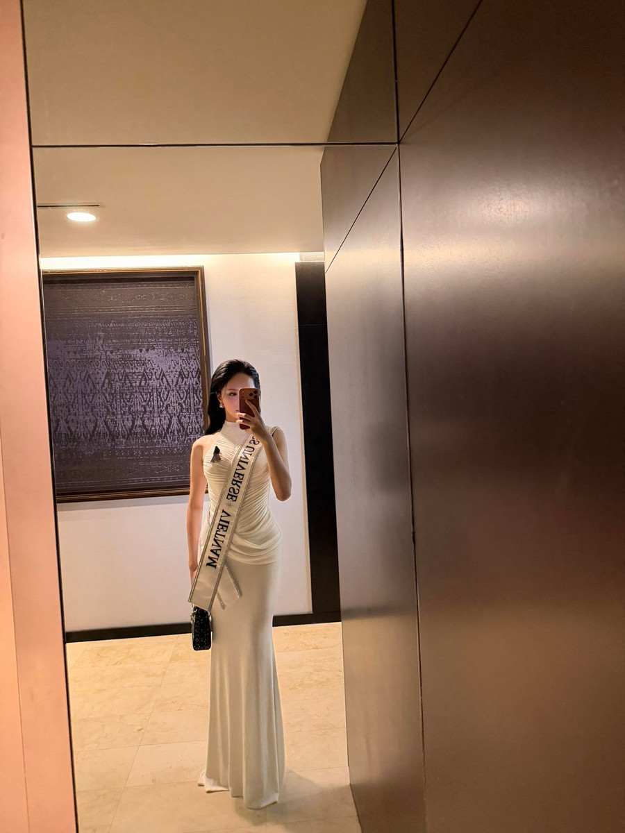 Gu thời trang đẳng cấp giúp Hương Giang nổi bật ở Miss Universe 2025
