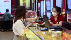 Giá rau xanh tăng mạnh, bà nội trợ "chóng mặt"