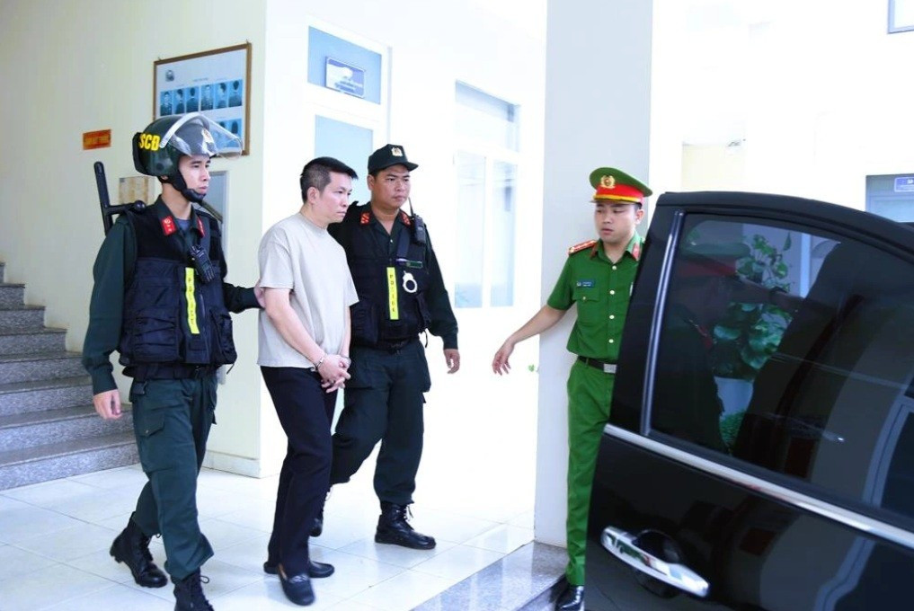 Chồng Đoàn Di Băng bị bắt vì liên quan sản xuất hàng giả