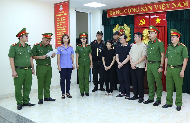 Chồng Đoàn Di Băng bị bắt vì liên quan sản xuất hàng giả