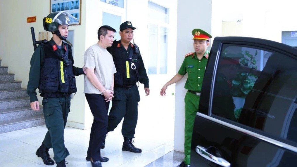 Chồng Đoàn Di Băng bị bắt vì liên quan sản xuất hàng giả