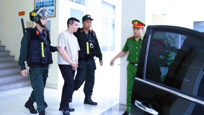 Chồng Đoàn Di Băng bị bắt vì liên quan sản xuất hàng giả