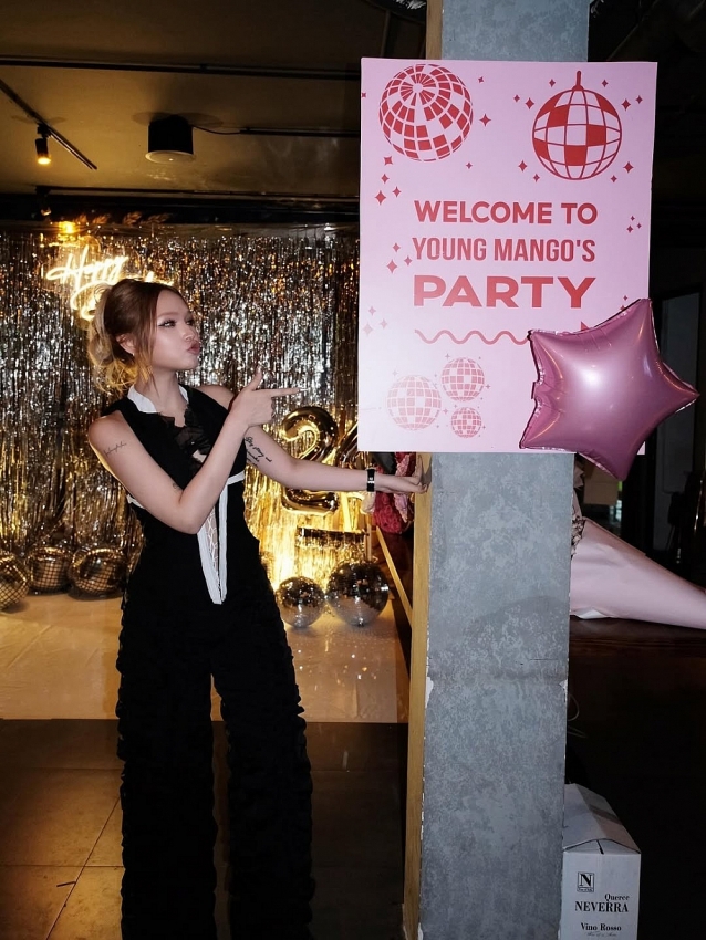 Xoài Non đón tuổi 23 ngọt ngào với bữa tiệc sinh nhật ấm cúng bên Gil Lê