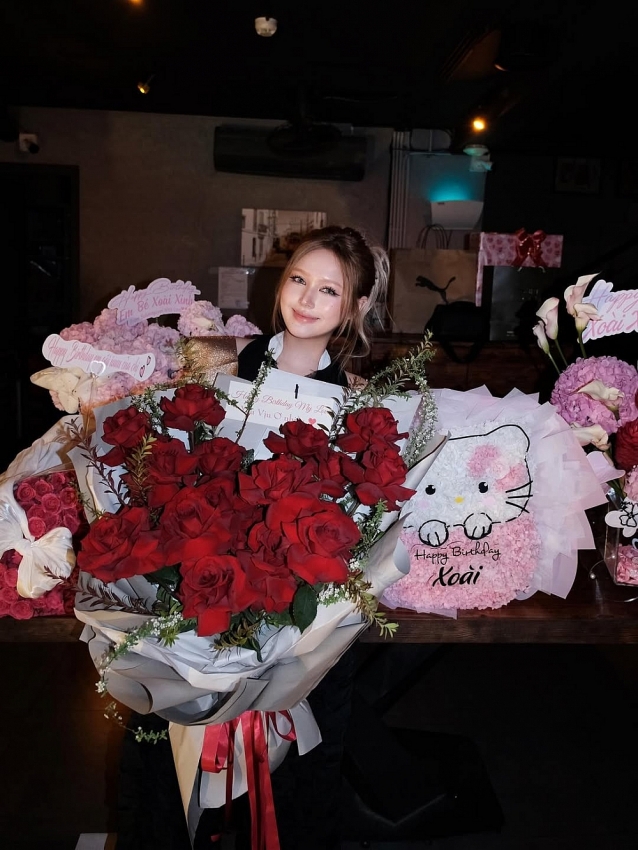 Xoài Non đón tuổi 23 ngọt ngào với bữa tiệc sinh nhật ấm cúng bên Gil Lê