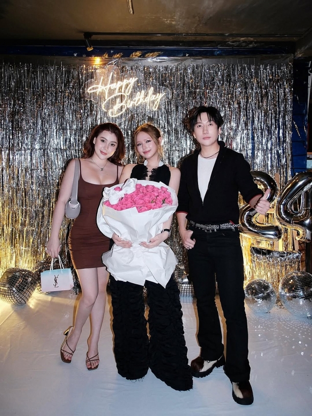 Xoài Non đón tuổi 23 ngọt ngào với bữa tiệc sinh nhật ấm cúng bên Gil Lê