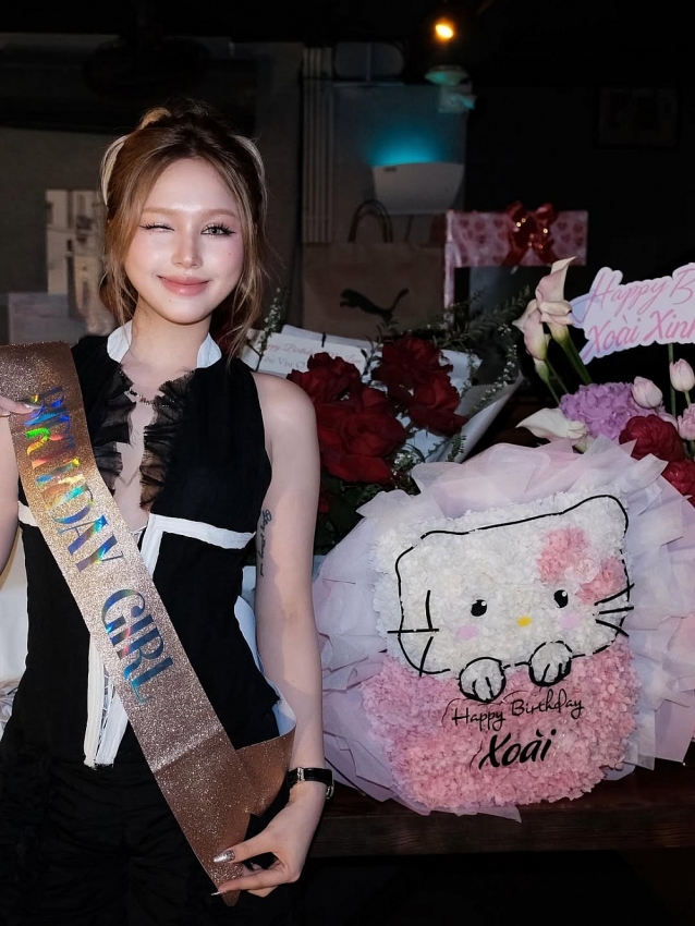Xoài Non đón tuổi 23 ngọt ngào với bữa tiệc sinh nhật ấm cúng bên Gil Lê