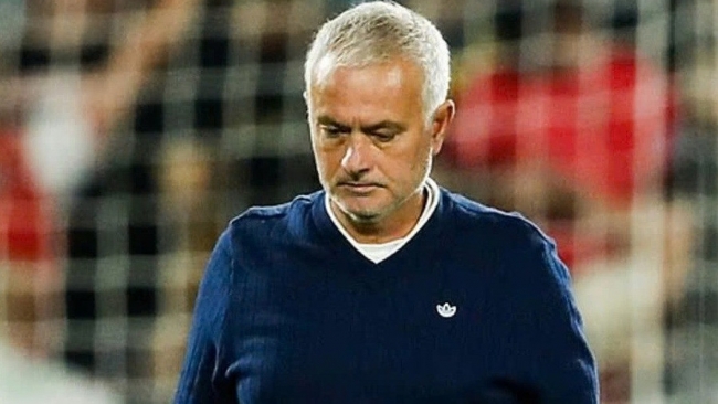Vì sao HLV Mourinho nguy cơ "bay chức" chỉ sau hơn 1 tháng tại Benfica?