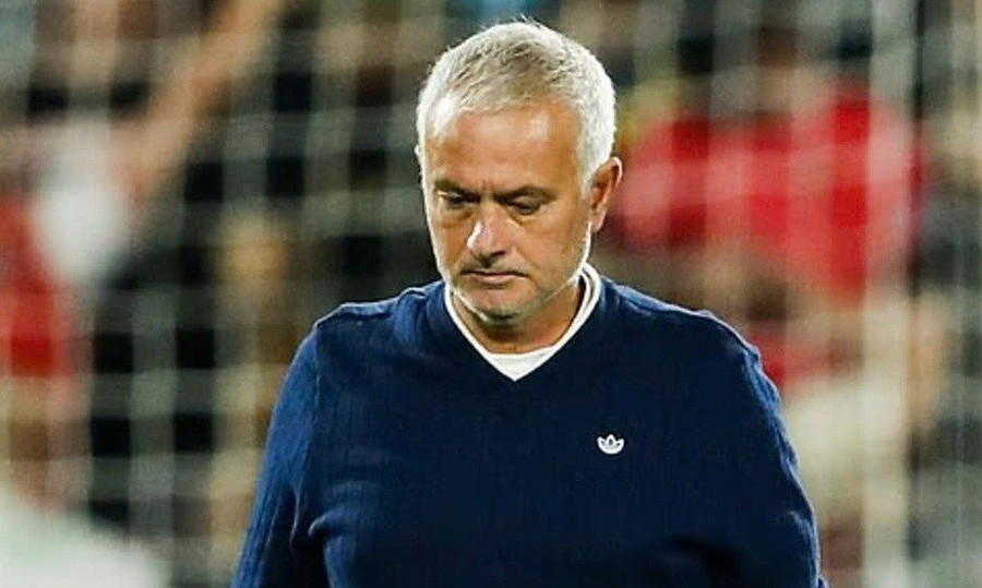 Vì sao HLV Mourinho nguy cơ "bay chức" chỉ sau hơn 1 tháng tại Benfica? Vì sao HLV Mourinho nguy cơ "bay chức" chỉ sau hơn 1 tháng tại Benfica?