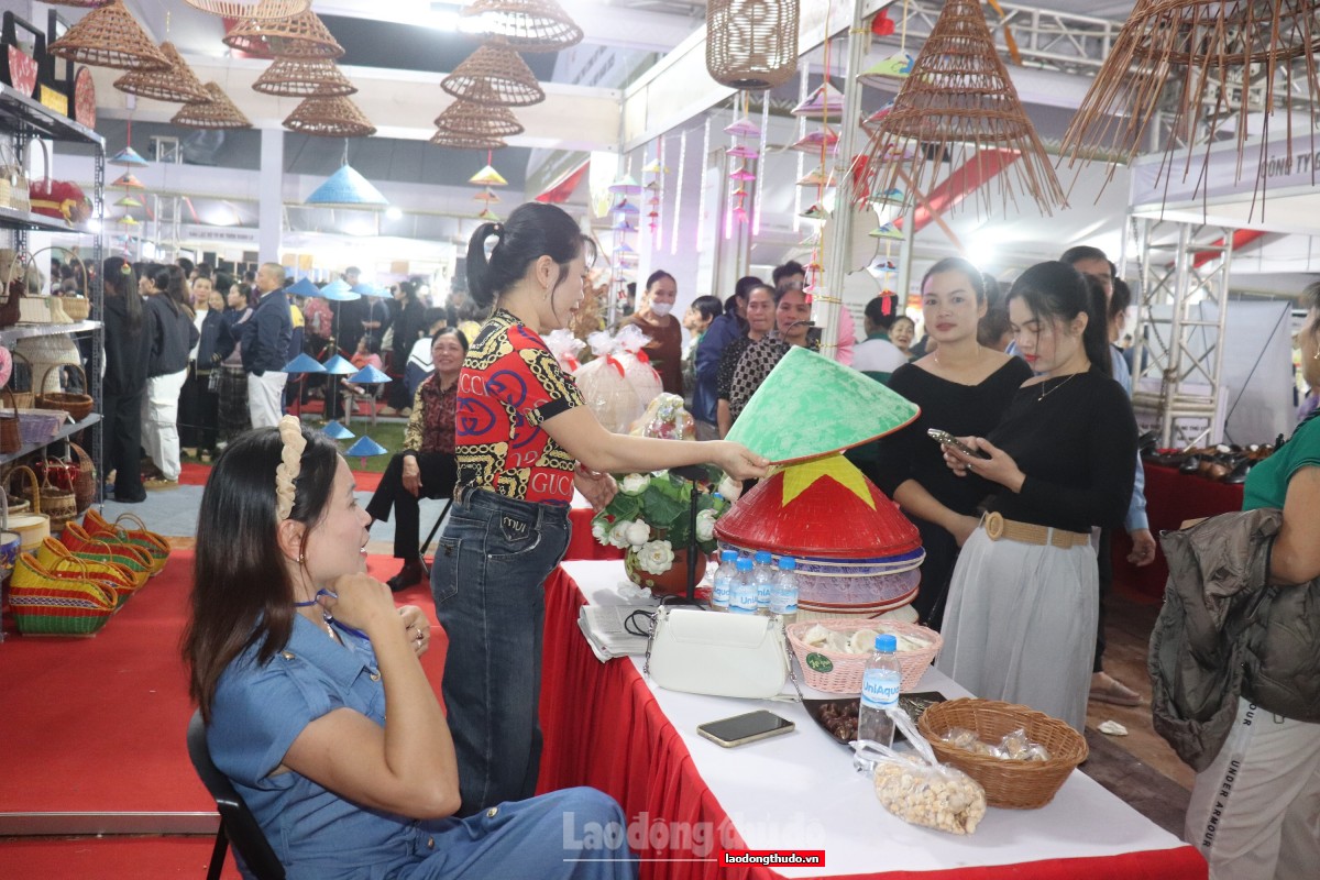 Triển lãm sản phẩm TCMN mới, sáng tạo: Phát huy giá trị sản phẩm và tinh thần sáng tạo tại các làng nghề Phát huy giá trị sản phẩm và tinh thần sáng tạo tại các làng nghề