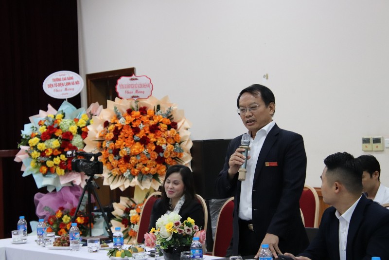 Tạp chí Công nghiệp Nông Thôn: Tọa đàm “Kết nối đào tạo và phát triển nguồn nhân lực bền vững” Tạp chí Công nghiệp Nông Thôn: Tọa đàm “Kết nối đào tạo và phát triển nguồn nhân lực bền vững”