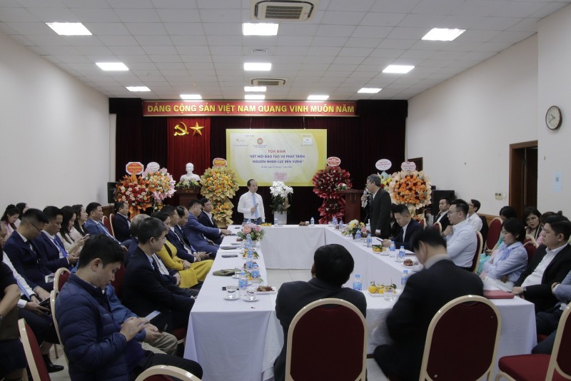 undefined Tạp chí Công nghiệp Nông Thôn: Tọa đàm “Kết nối đào tạo và phát triển nguồn nhân lực bền vững”