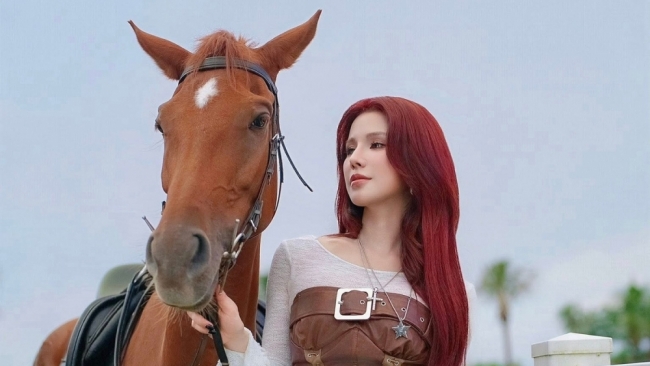 Diệp Lâm Anh hóa 'nữ cao bồi' đi cưỡi ngựa, khoe body nét căng tuổi U40