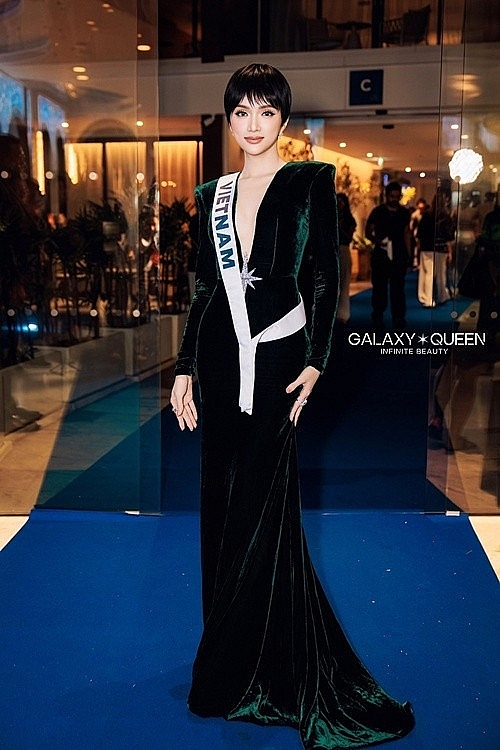 Hương Giang gây ấn tượng tại Miss Universe 2025 với tóc tém cá tính