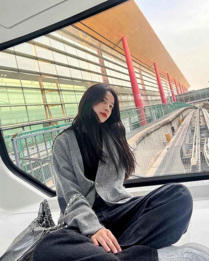 Chi Pu gây ấn tượng với phong cách thời trang khi gió mùa về