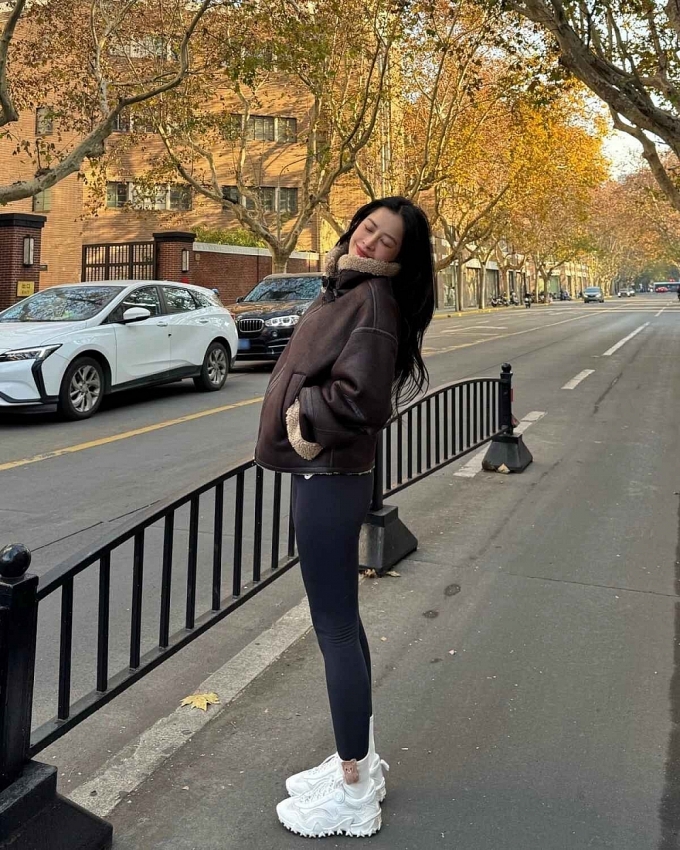 Chi Pu gây ấn tượng với phong cách thời trang khi gió mùa về