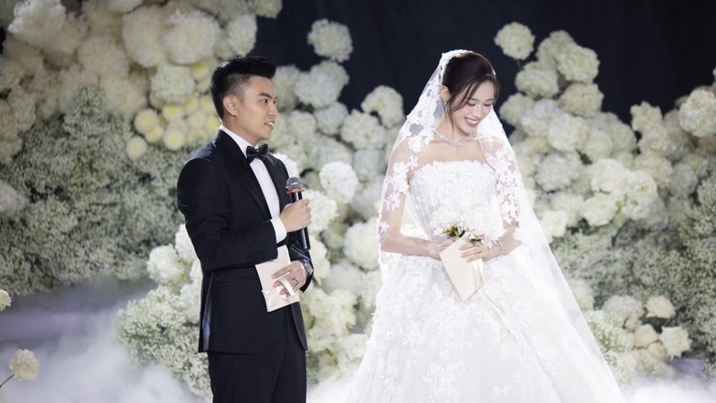 Ngắm loạt váy cưới kiêu sa của Đỗ Thị Hà khiến dân tình xuýt xoa, trầm trồ